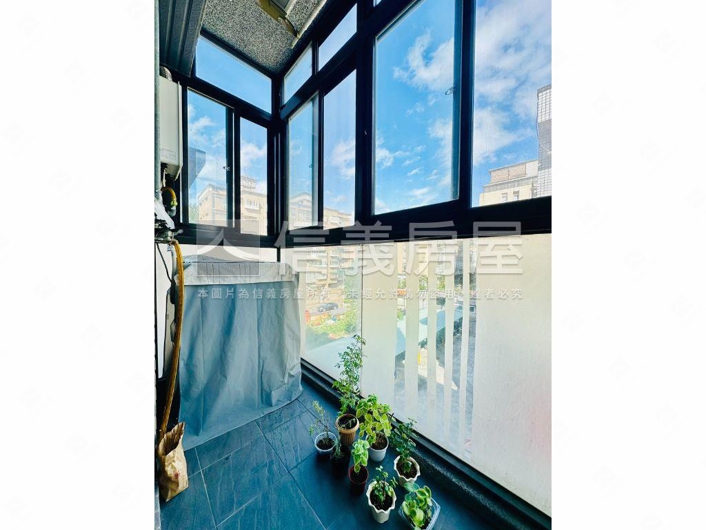 Ａ８長庚暖光小華夏帶車位房屋室內格局與周邊環境