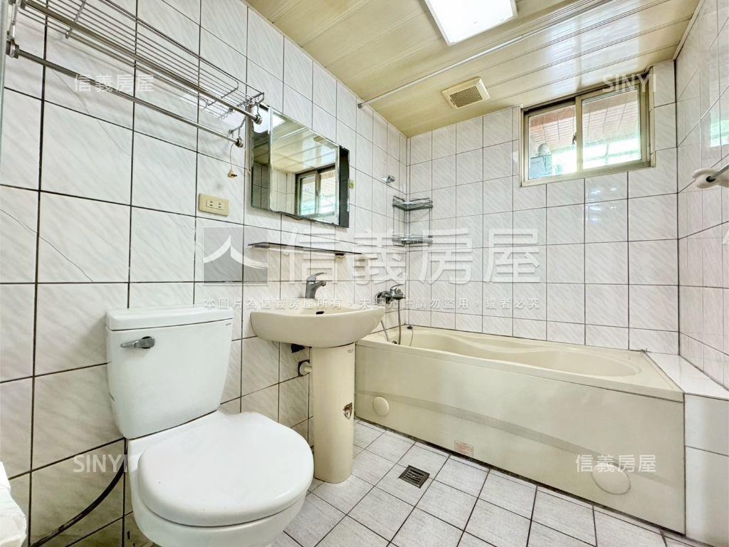 邊間好採光兩房附車位房屋室內格局與周邊環境