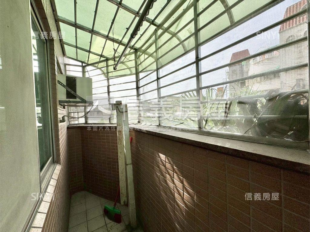 邊間好採光兩房附車位房屋室內格局與周邊環境