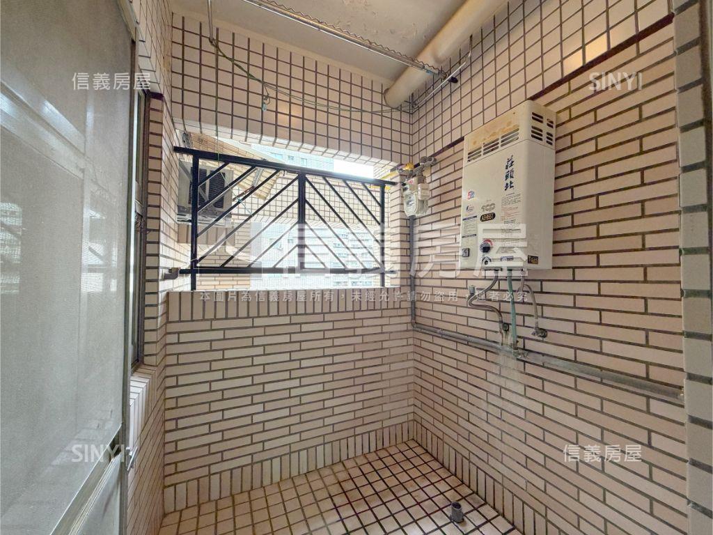 荷蘭村Ｃ區三房平面車位房屋室內格局與周邊環境