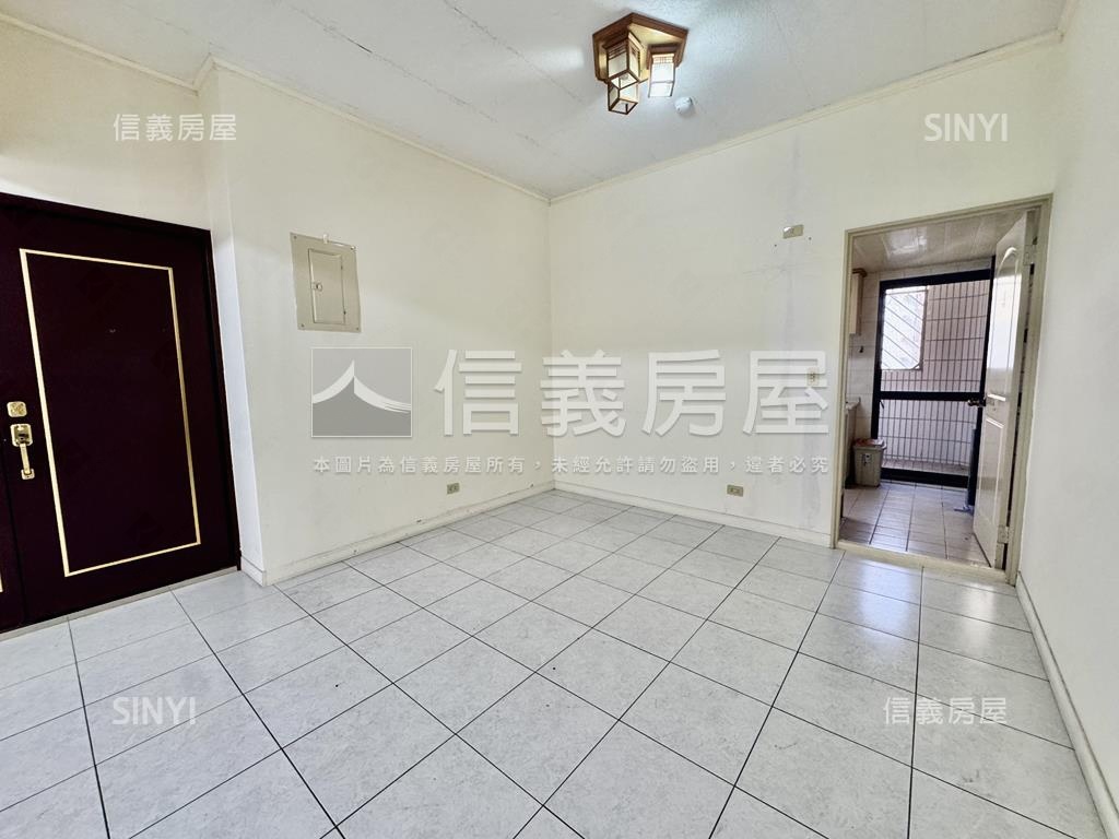 國泰瑞士花園四房車位房屋室內格局與周邊環境