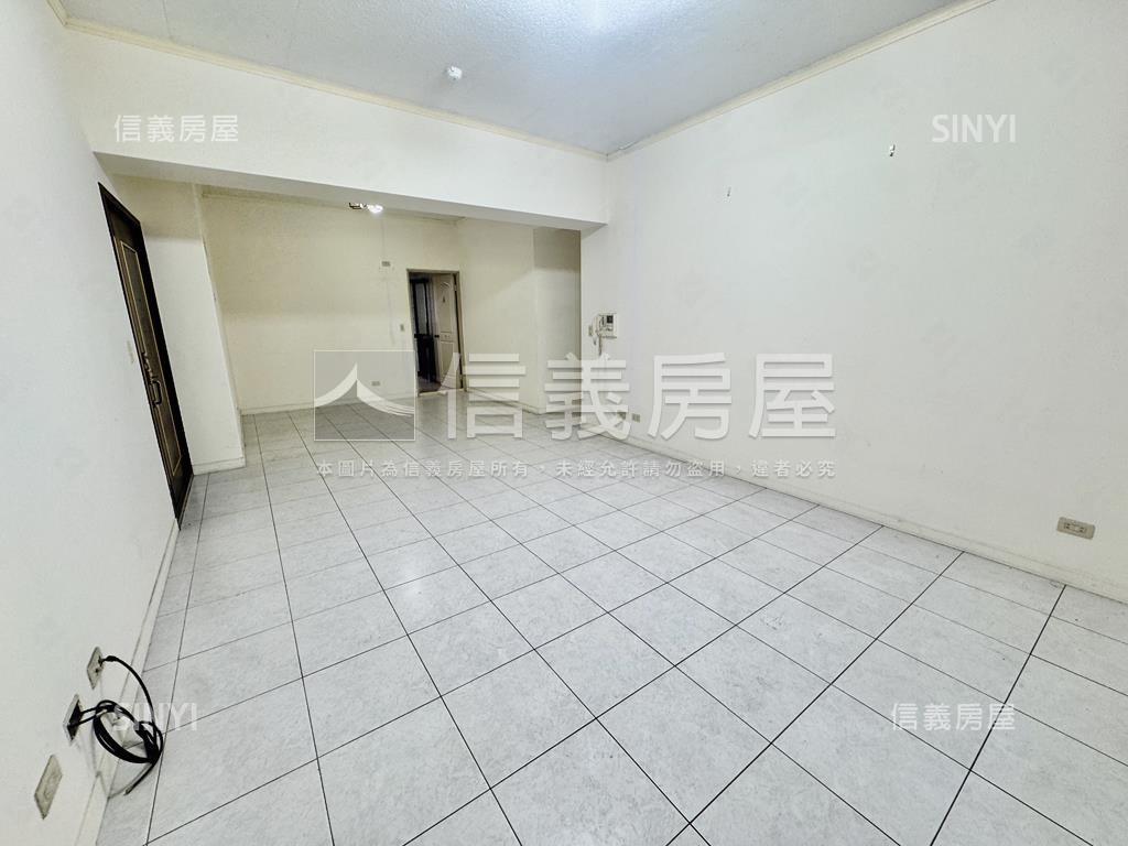 國泰瑞士花園四房車位房屋室內格局與周邊環境