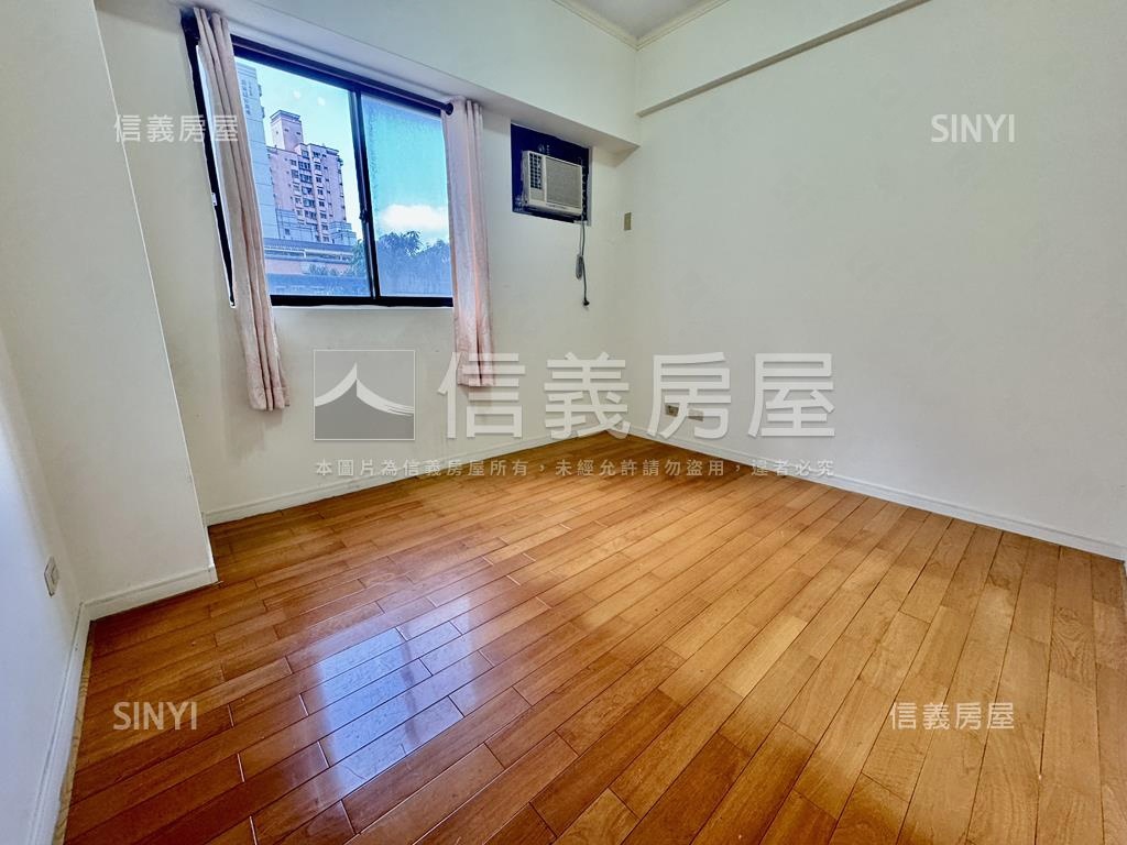 國泰瑞士花園四房車位房屋室內格局與周邊環境
