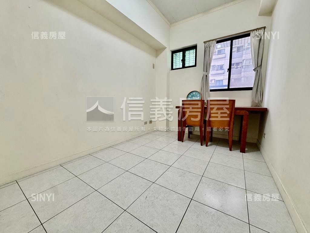 國泰瑞士花園四房車位房屋室內格局與周邊環境
