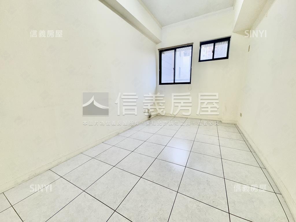 國泰瑞士花園四房車位房屋室內格局與周邊環境