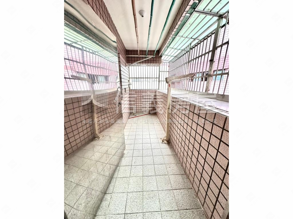迴龍捷運四房大空間房屋室內格局與周邊環境