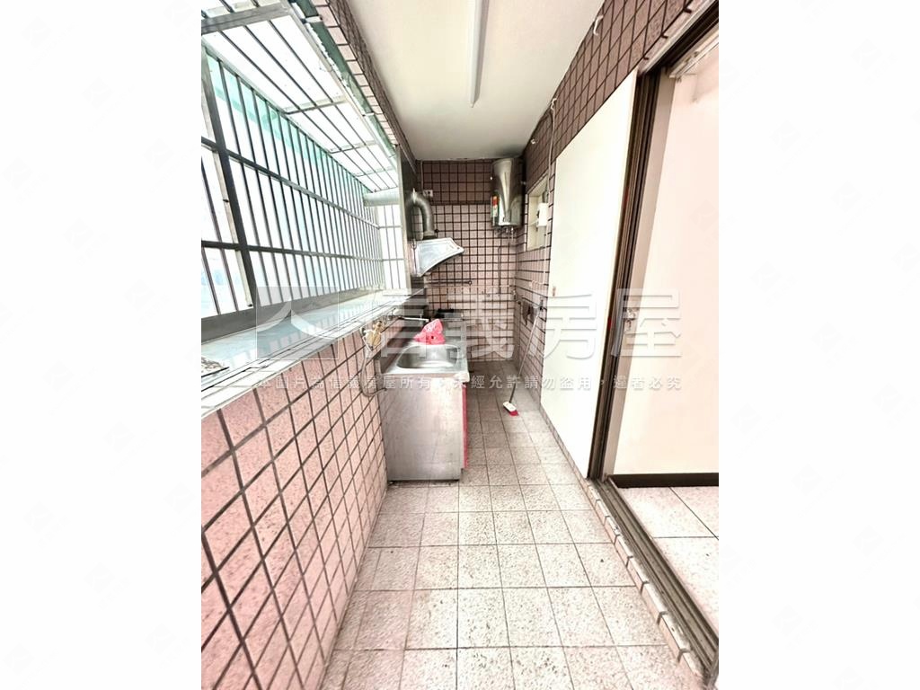 迴龍捷運四房大空間房屋室內格局與周邊環境