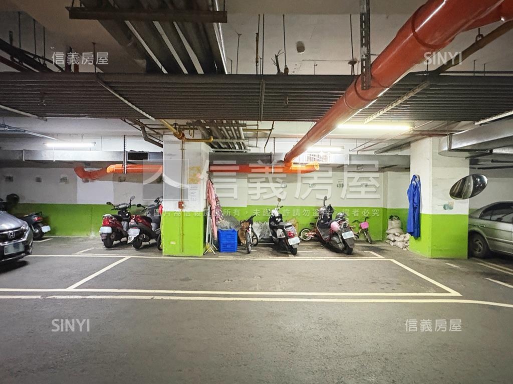 首席花園Ｂ１坡平雙車位房屋室內格局與周邊環境