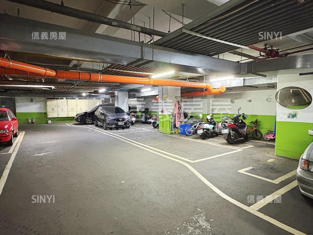 首席花園Ｂ１坡平雙車位房屋室內格局與周邊環境