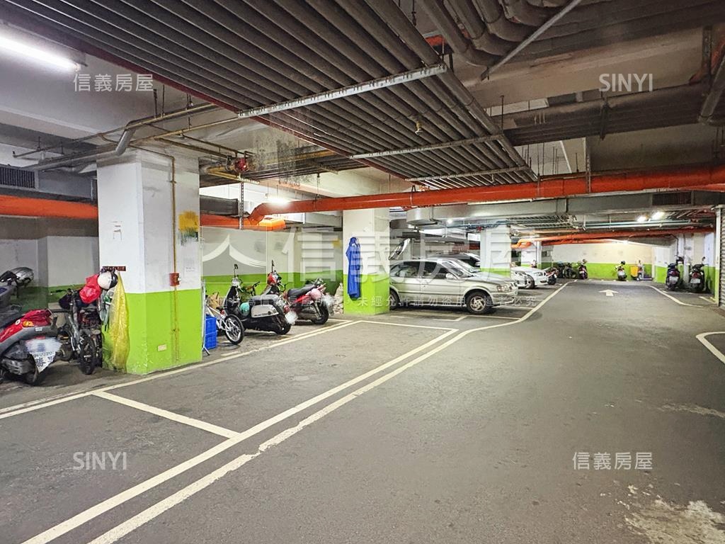 首席花園Ｂ１坡平雙車位房屋室內格局與周邊環境