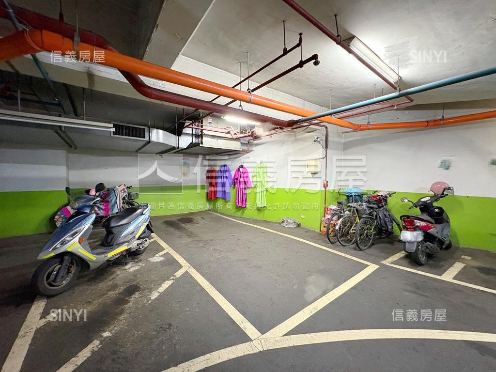 首席花園Ｂ１坡平雙車位房屋室內格局與周邊環境