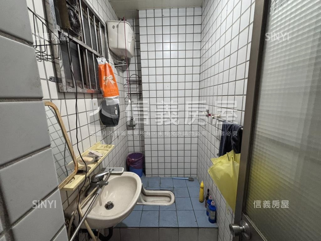 中榮街金店面房屋室內格局與周邊環境