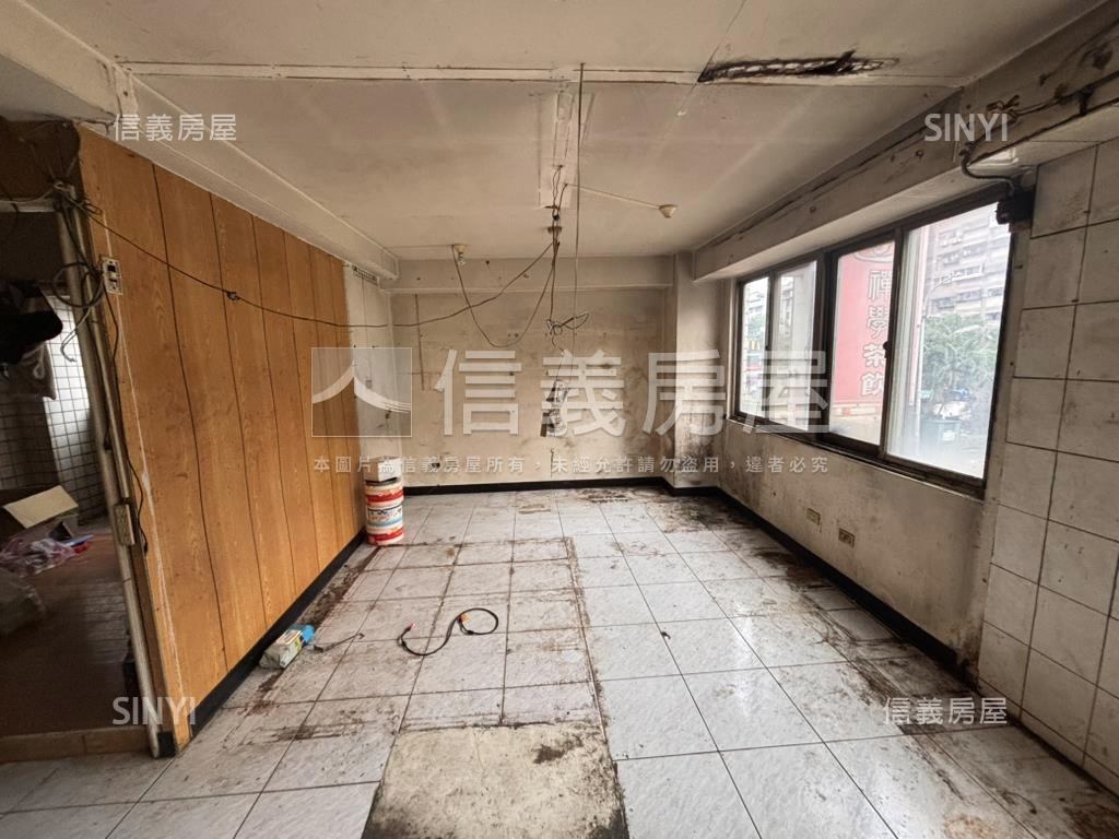 中榮街金店面房屋室內格局與周邊環境