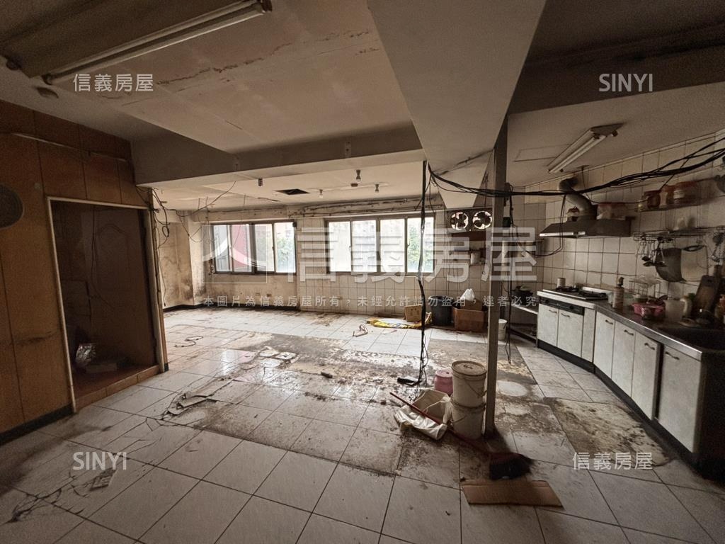 中榮街金店面房屋室內格局與周邊環境