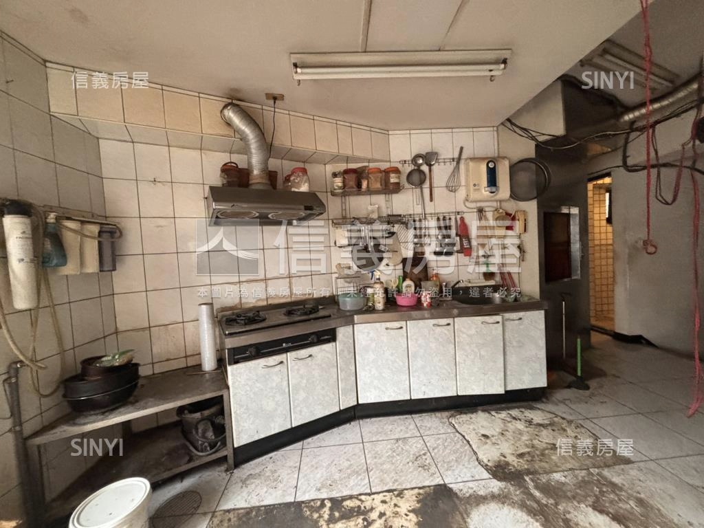 中榮街金店面房屋室內格局與周邊環境