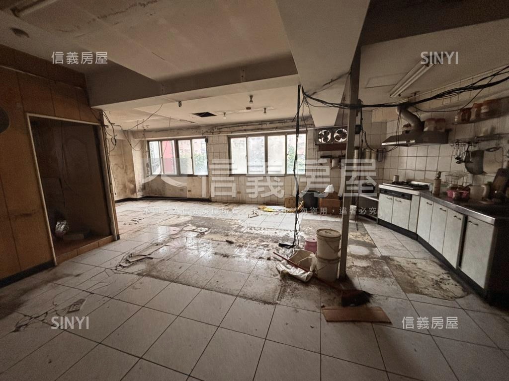 中榮街金店面房屋室內格局與周邊環境