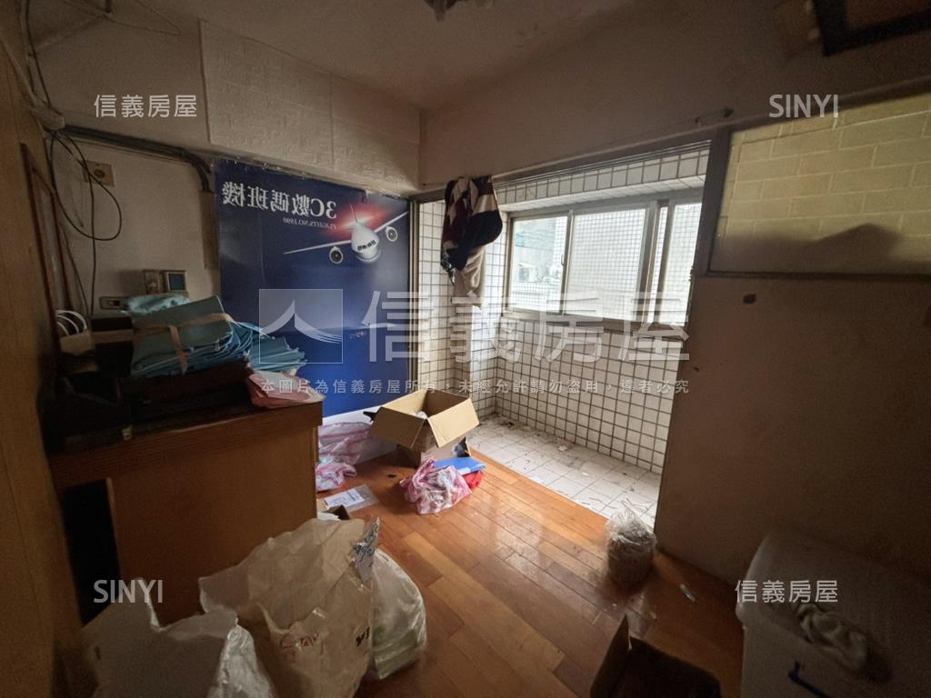 中榮街金店面房屋室內格局與周邊環境