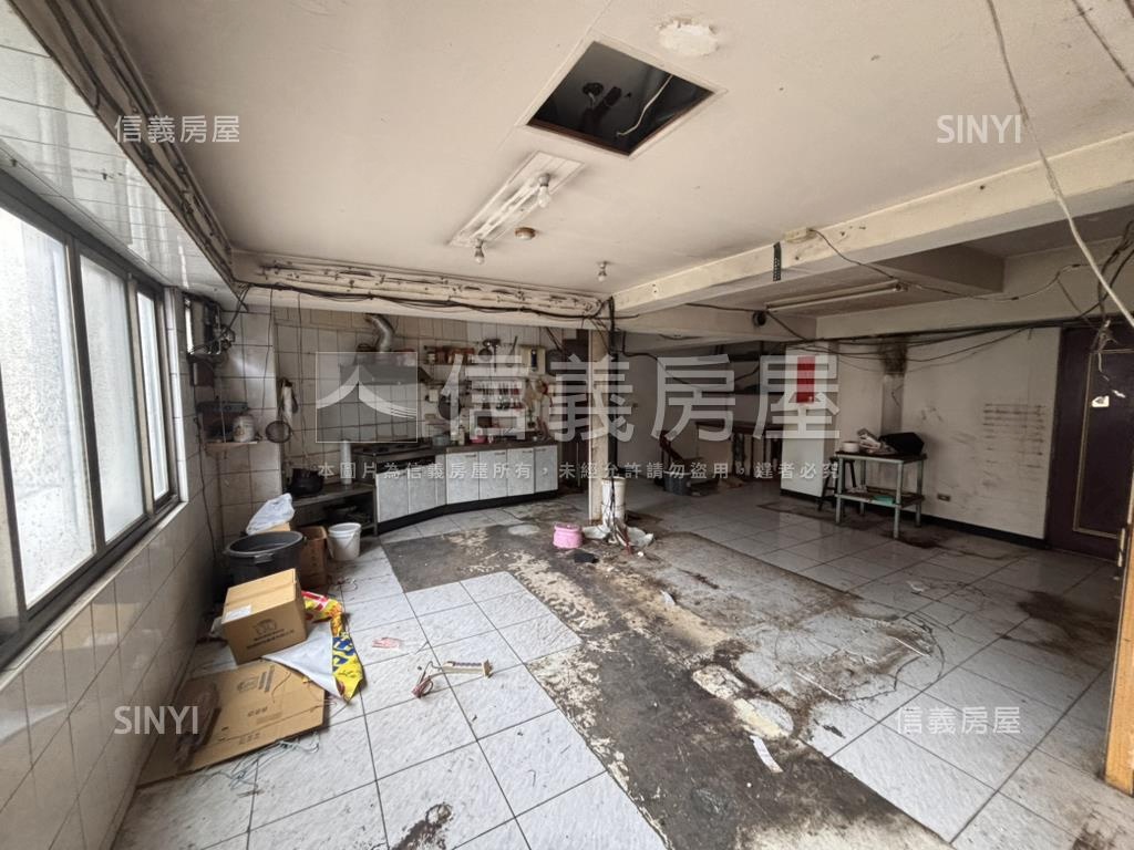 中榮街金店面房屋室內格局與周邊環境