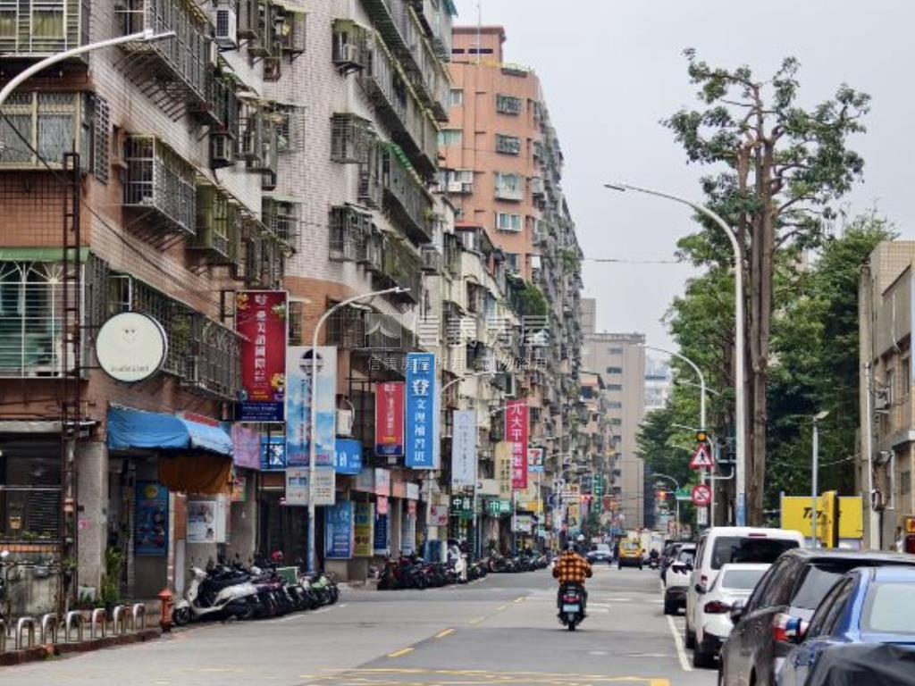 中榮面寬三角窗金店面房屋室內格局與周邊環境