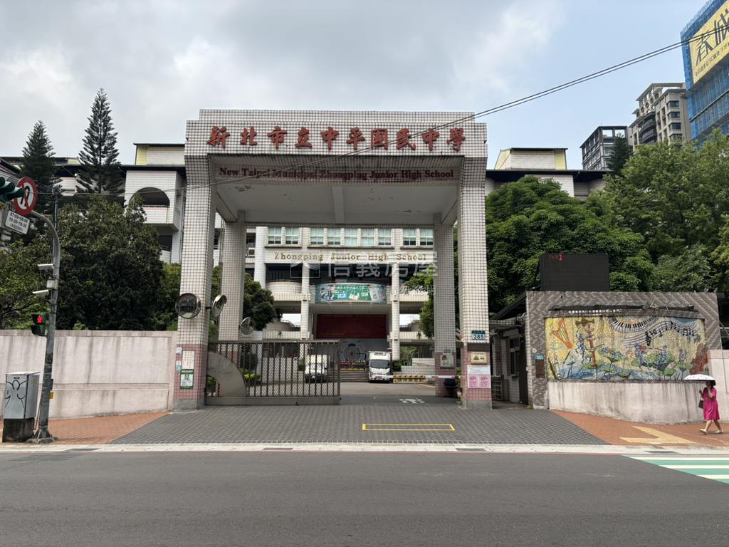 中榮面寬三角窗金店面房屋室內格局與周邊環境