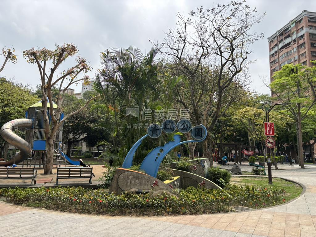 中榮面寬三角窗金店面房屋室內格局與周邊環境