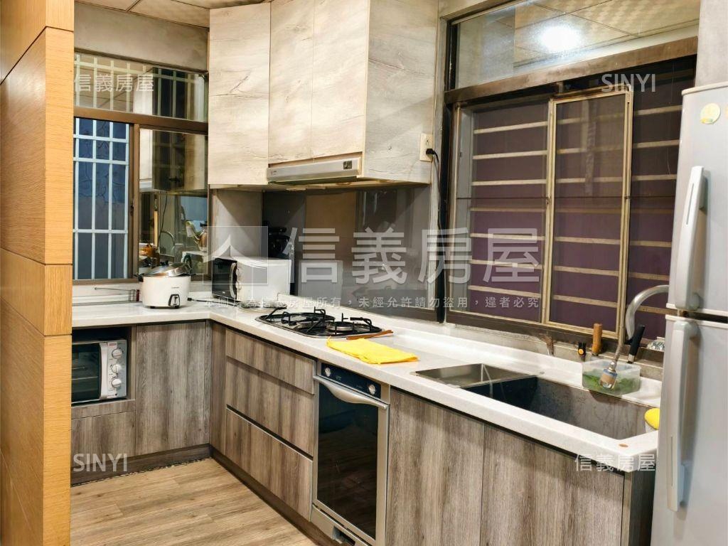 高醫｜商五｜邊間金透店房屋室內格局與周邊環境