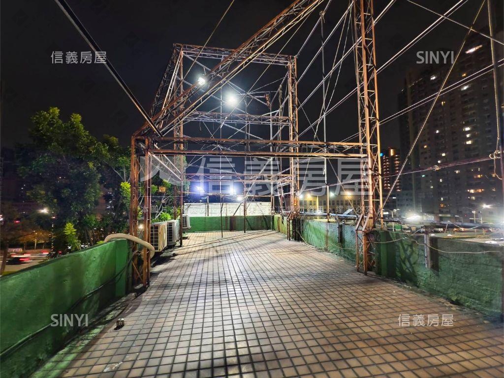 高醫｜商五｜邊間金透店房屋室內格局與周邊環境