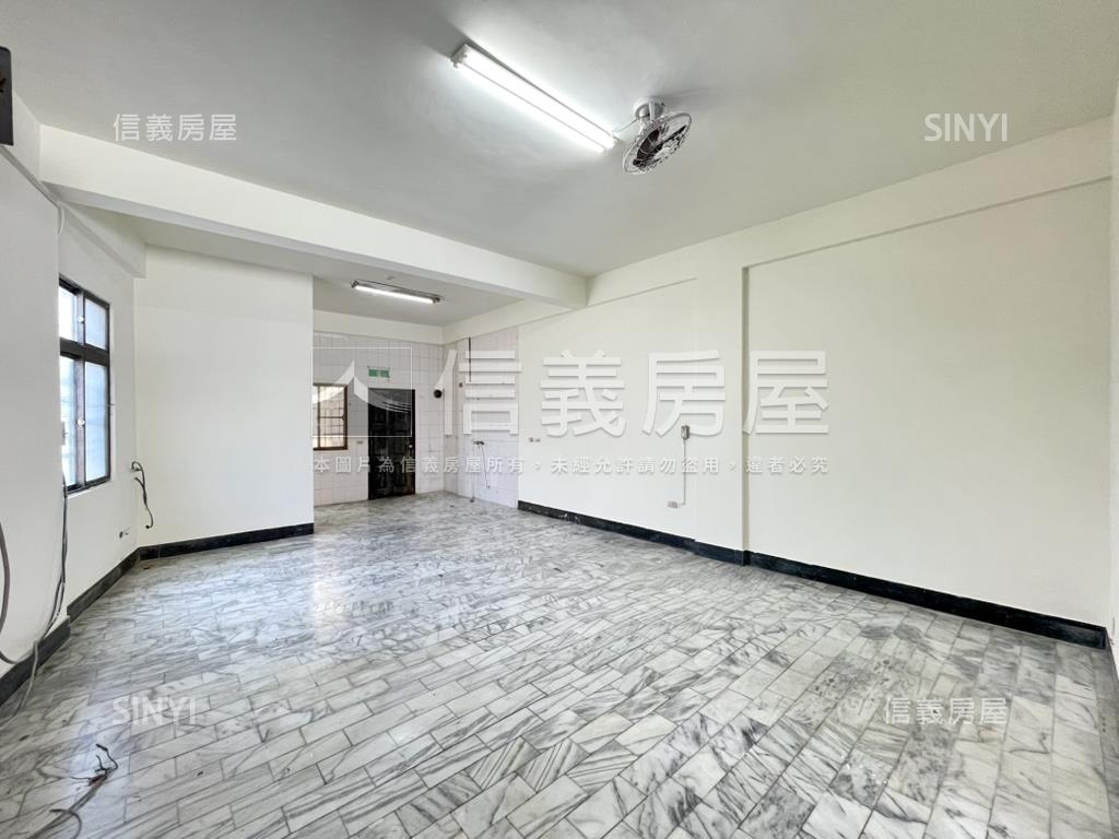 全聯旁約４２地坪角窗店面房屋室內格局與周邊環境