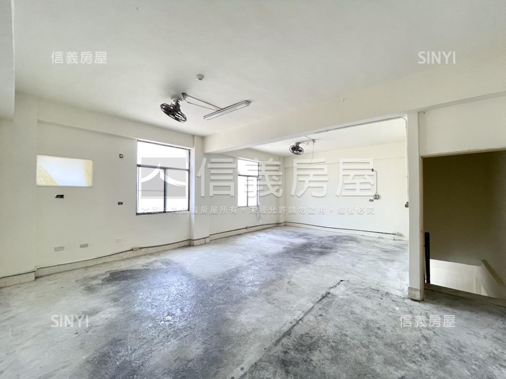 全聯旁約４２地坪角窗店面房屋室內格局與周邊環境