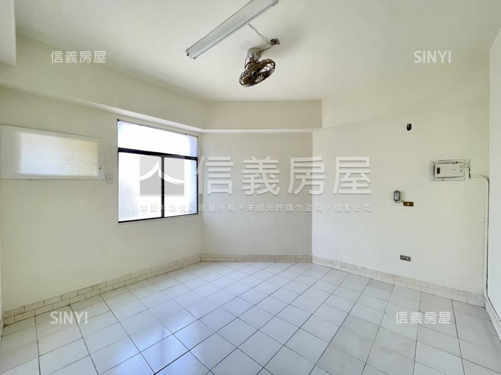 全聯旁約４２地坪角窗店面房屋室內格局與周邊環境