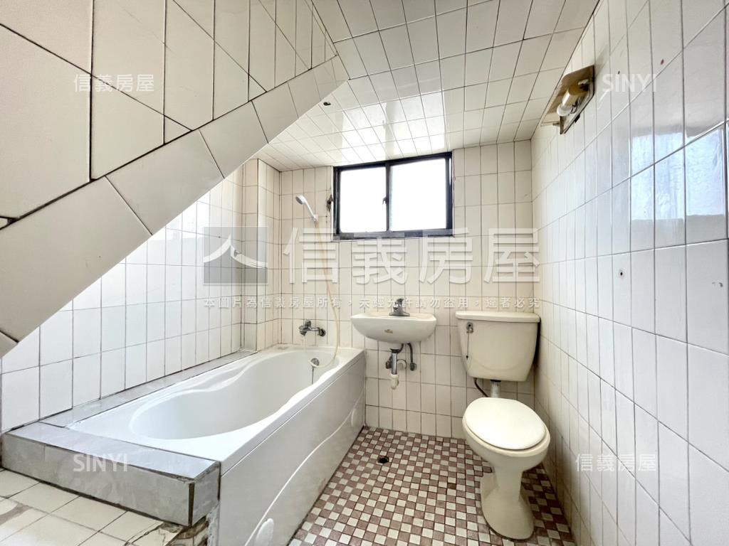 全聯旁約４２地坪角窗店面房屋室內格局與周邊環境