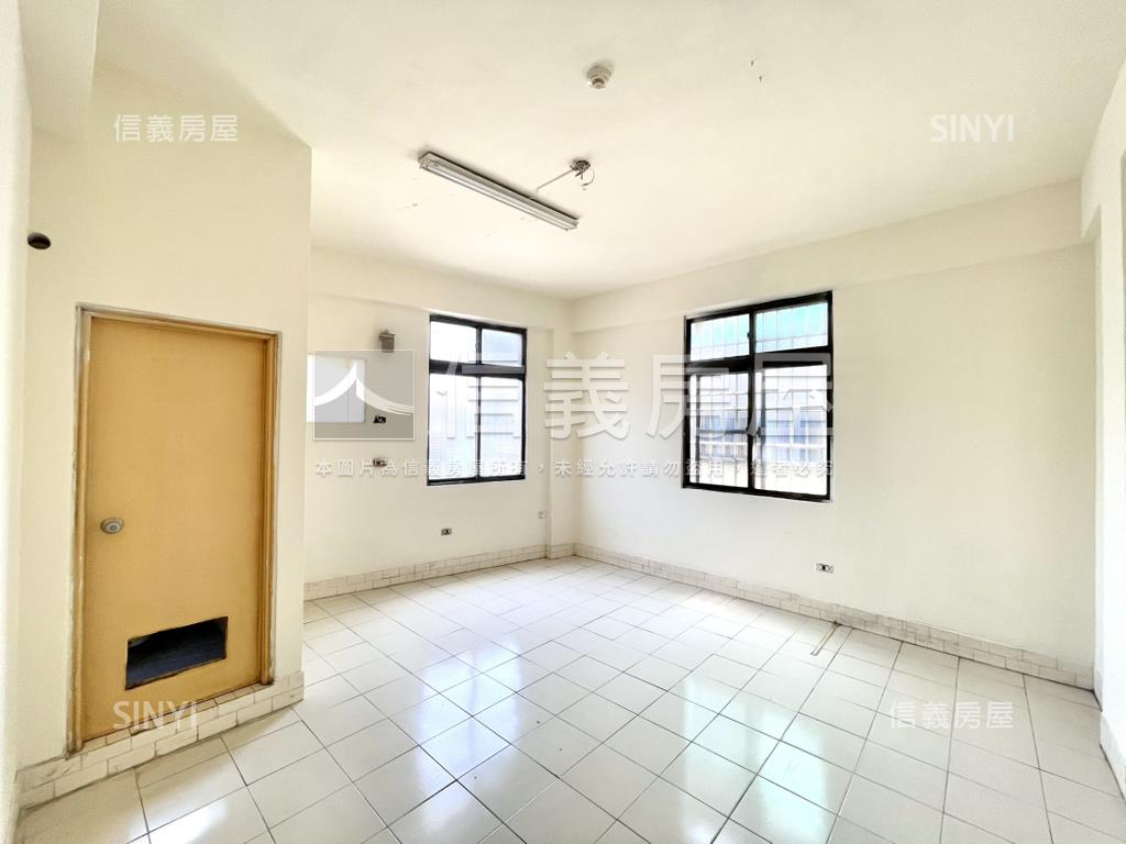 全聯旁約４２地坪角窗店面房屋室內格局與周邊環境