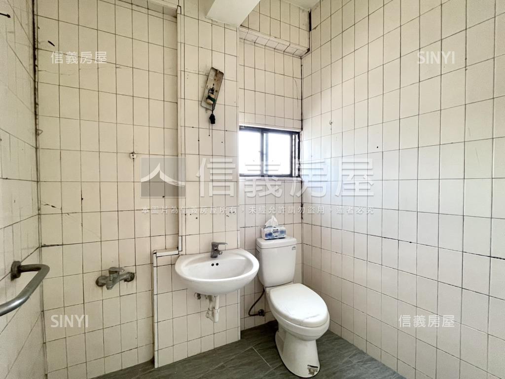 全聯旁約４２地坪角窗店面房屋室內格局與周邊環境