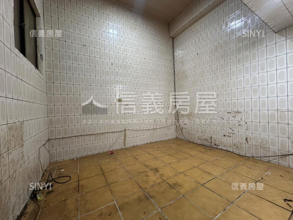 民義三角窗面寬金店面房屋室內格局與周邊環境