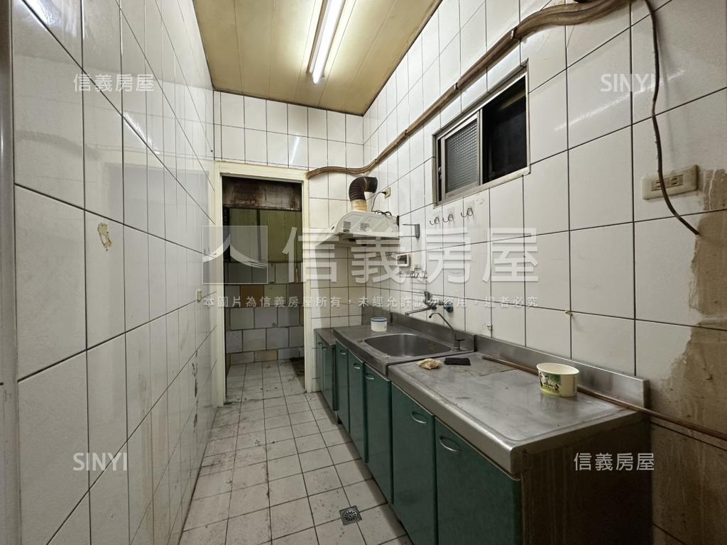 民義三角窗面寬金店面房屋室內格局與周邊環境