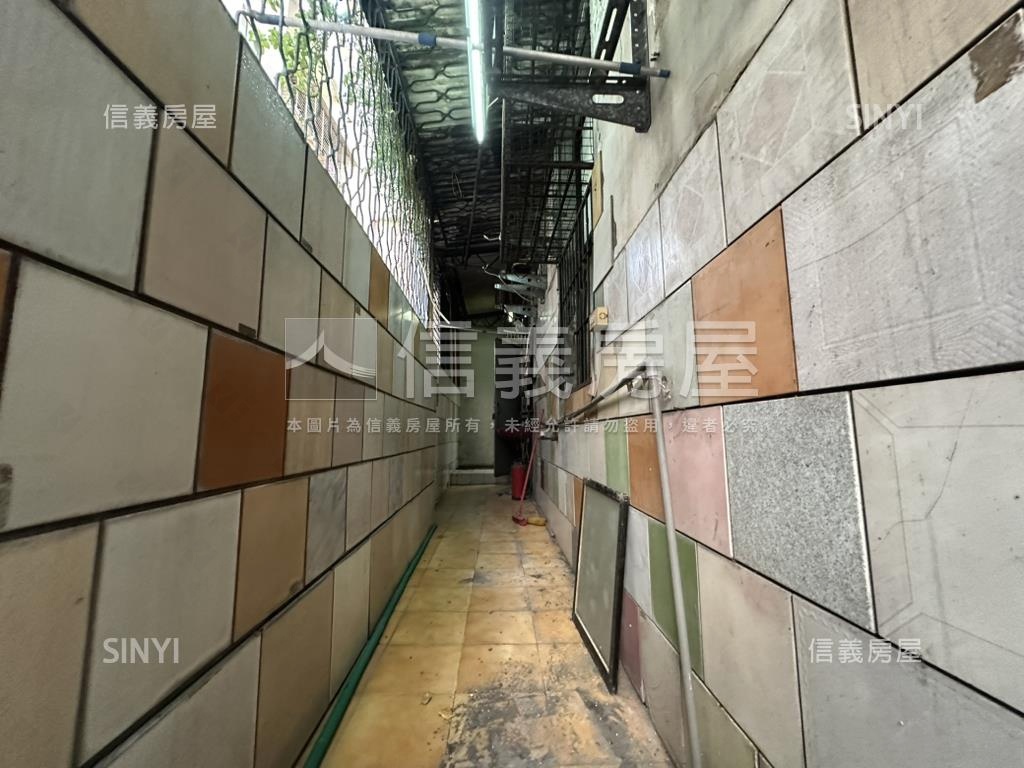 民義三角窗面寬金店面房屋室內格局與周邊環境