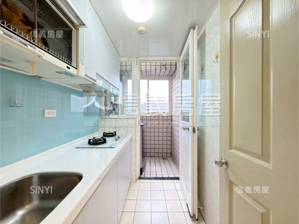 摩天鎮高樓溫馨美三房車位房屋室內格局與周邊環境