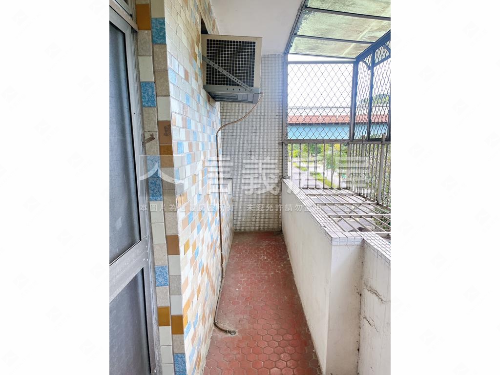 近捷運黃金３樓房屋室內格局與周邊環境