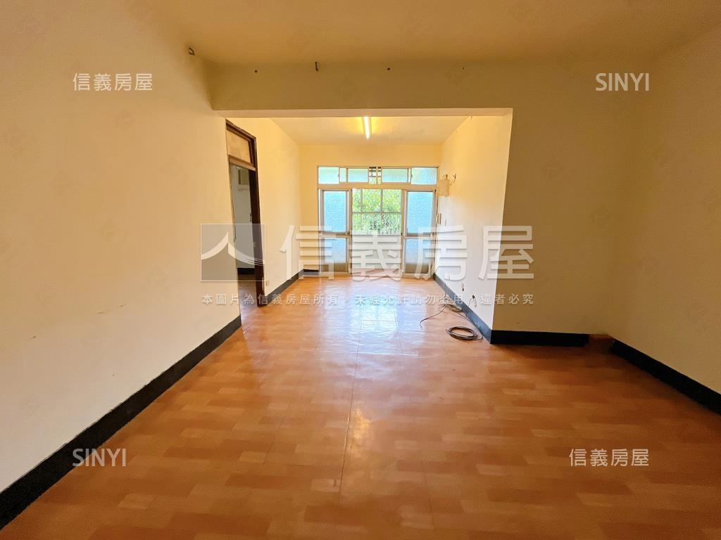 近捷運黃金３樓房屋室內格局與周邊環境