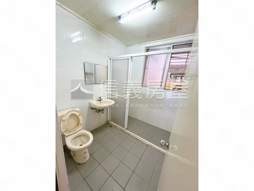 近捷運黃金３樓房屋室內格局與周邊環境