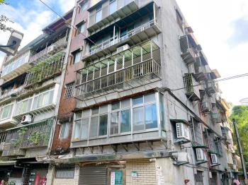 近捷運黃金３樓