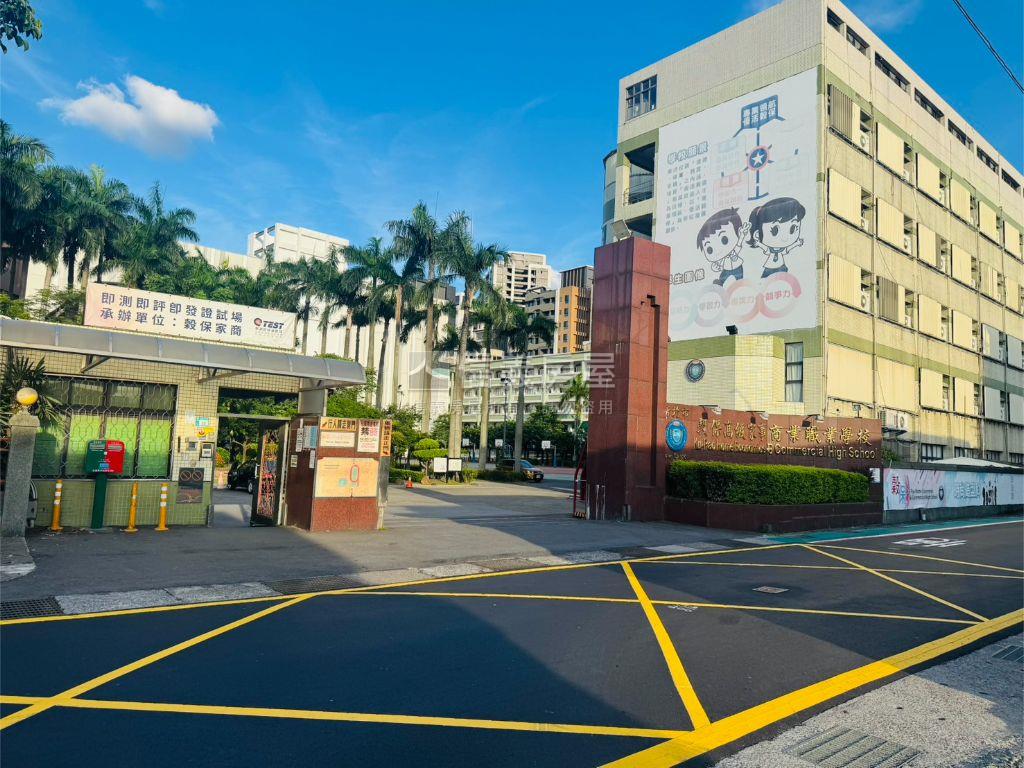右岸北三面採光３房美寓房屋室內格局與周邊環境
