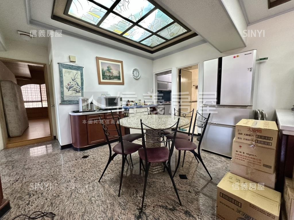 凹子底高樓景觀裝潢豪邸房屋室內格局與周邊環境