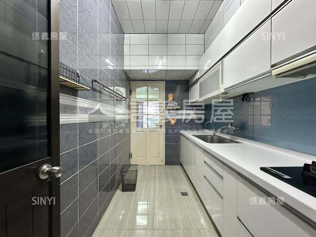 凹子底高樓景觀裝潢豪邸房屋室內格局與周邊環境