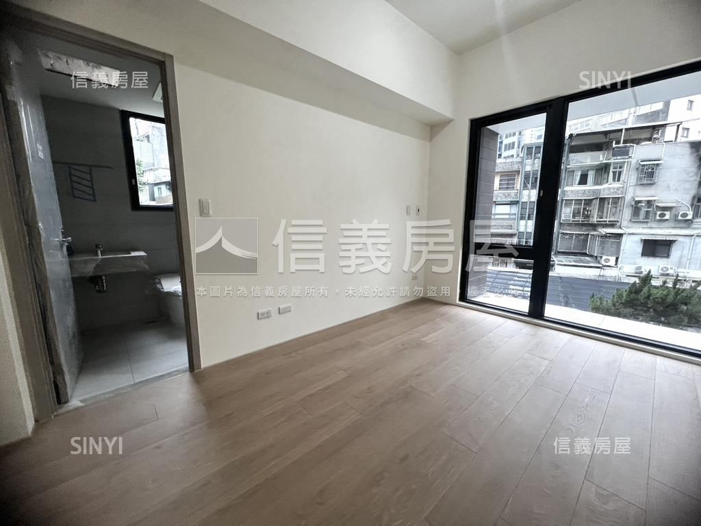 南京復興ＳＲＣ三房車位房屋室內格局與周邊環境