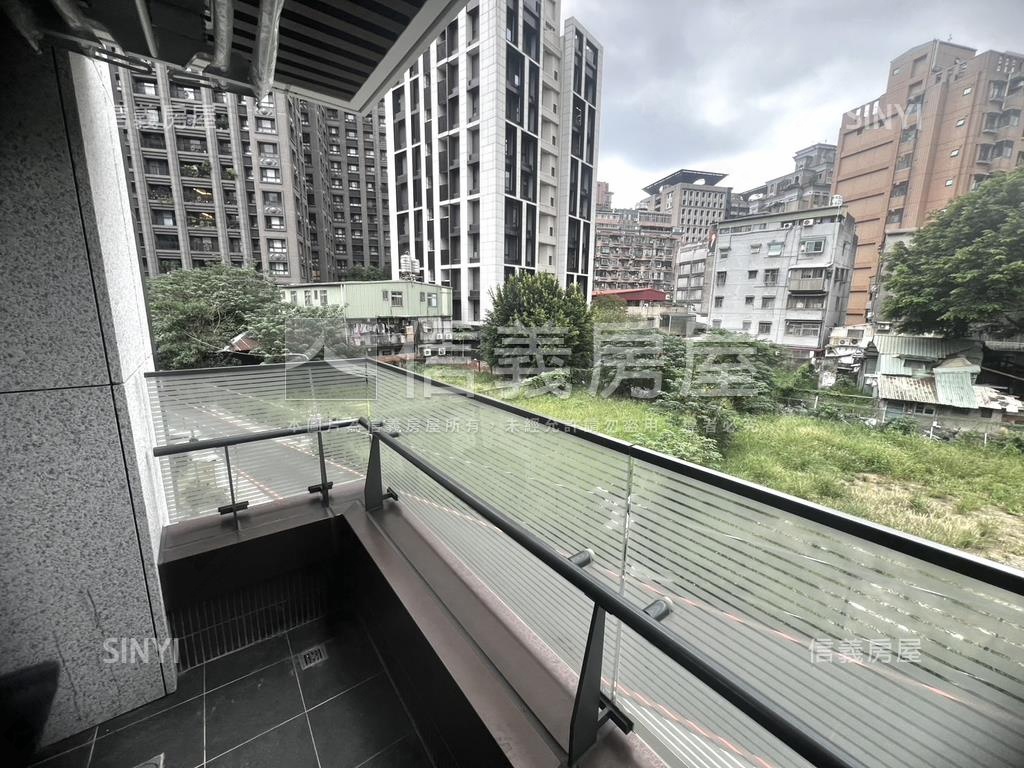 南京復興ＳＲＣ三房車位房屋室內格局與周邊環境