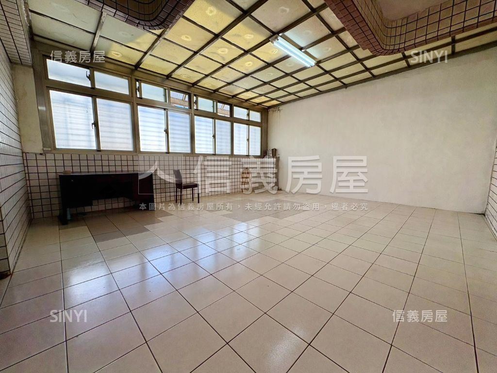 蘆洲長安華廈電梯四房房屋室內格局與周邊環境