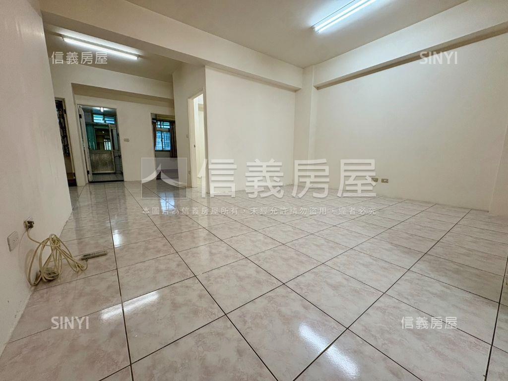 蘆洲長安華廈電梯四房房屋室內格局與周邊環境