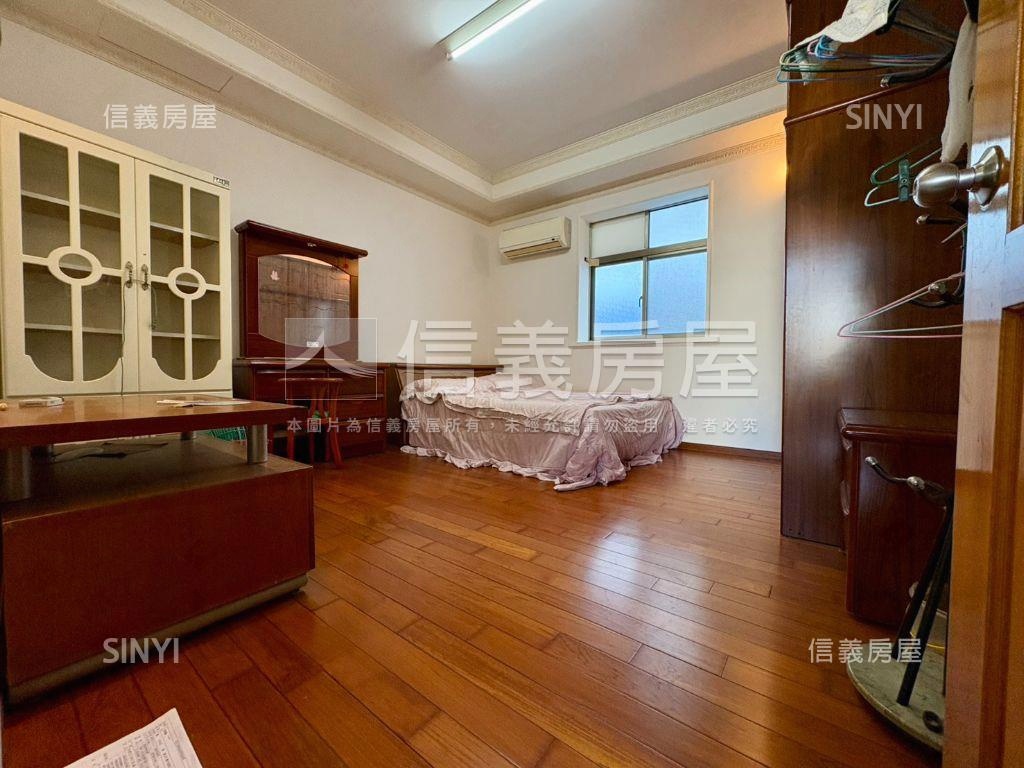 蘆洲長安華廈電梯四房房屋室內格局與周邊環境