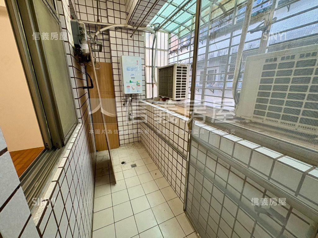 蘆洲長安華廈電梯四房房屋室內格局與周邊環境